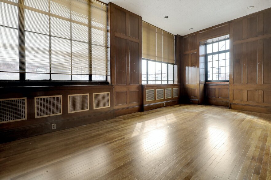 More Photos Of 55 Atlantic Ave, Lynbrook Office For Lease