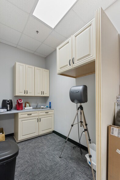 More Photos Of 129 Oakpark Dr, Mooresville Light Manufacturing For Lease