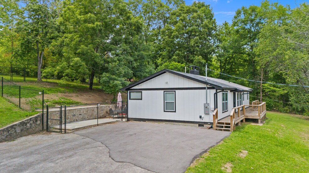 More Photos Of 1011 Old Knoxville Hwy, Sevierville Specialty For Sale