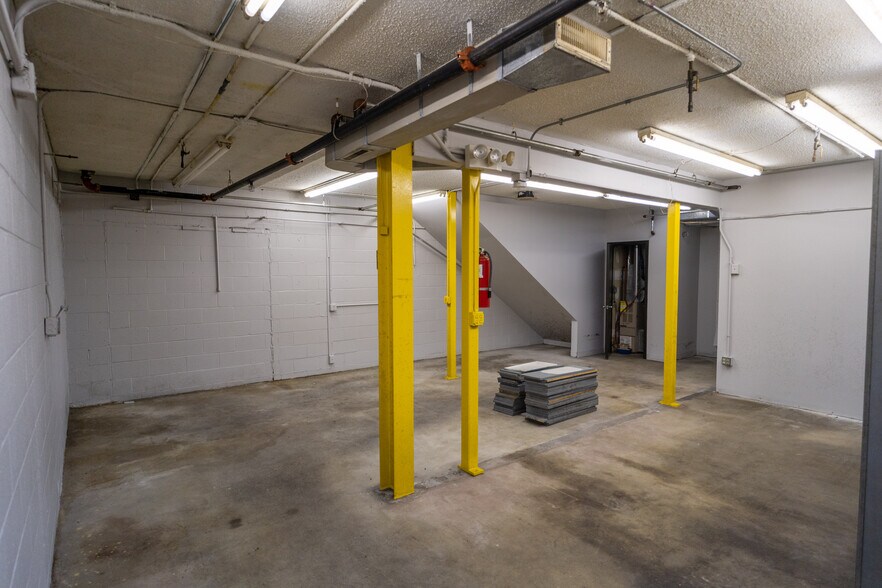 More Photos Of 1304 Valleyhigh Dr NW, Rochester Showroom For Sale