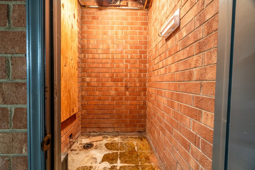 More Photos Of 611 Huffine Mill Rd, Greensboro Freestanding For Sale