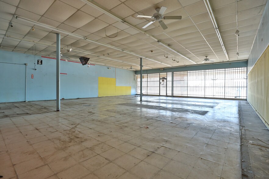 More Photos Of 1001-1023 S Broadway St, La Porte Storefront For Lease