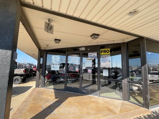 More Photos Of 13700 N Stemmons Fwy, Farmers Branch Freestanding For Lease