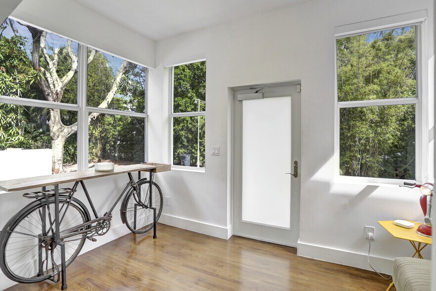 More Photos Of 430 Ne 121st St, Biscayne Park Movie Radio TVStudio For Sale