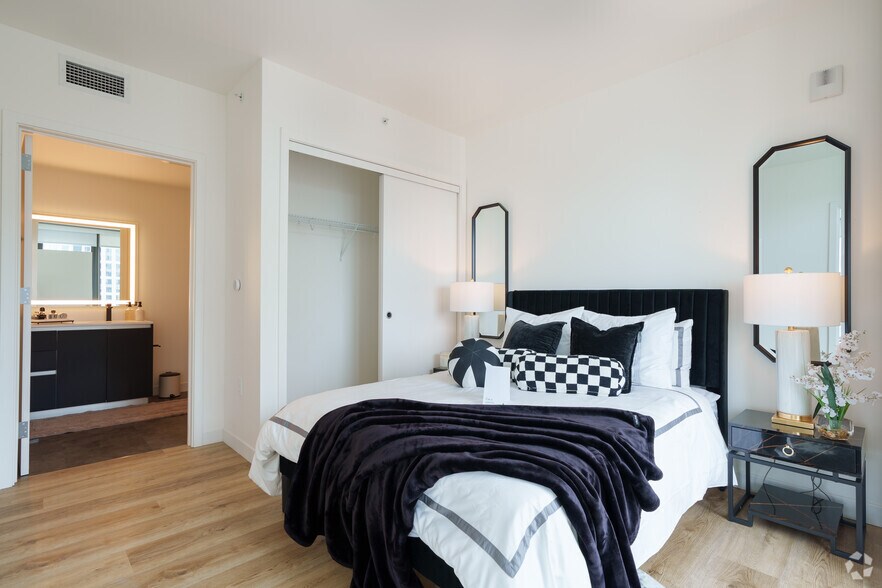 More Photos Of 1950 Broadway, Oakland Apartments For Lease