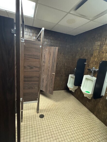 More Photos Of 50285 Mound Rd, Shelby Township Specialty For Sale