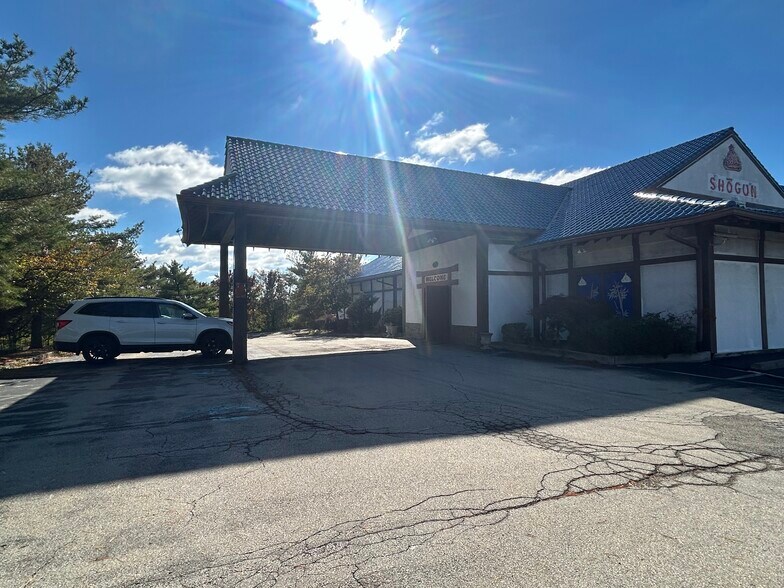 More Photos Of 8 Tech One Dr, Monroeville Restaurant For Lease