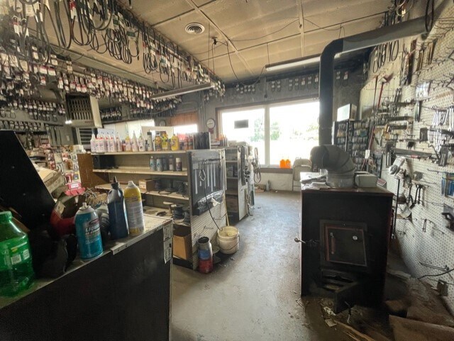 More Photos Of 1510 Pioneer Rd, Henry Auto Repair For Sale
