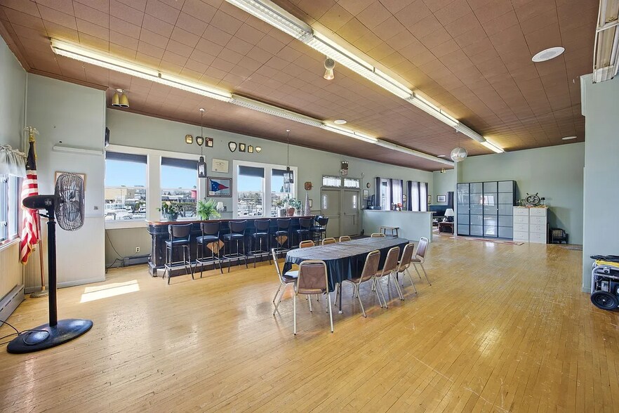 More Photos Of 1 Merit Ct, Brooklyn Marina For Sale