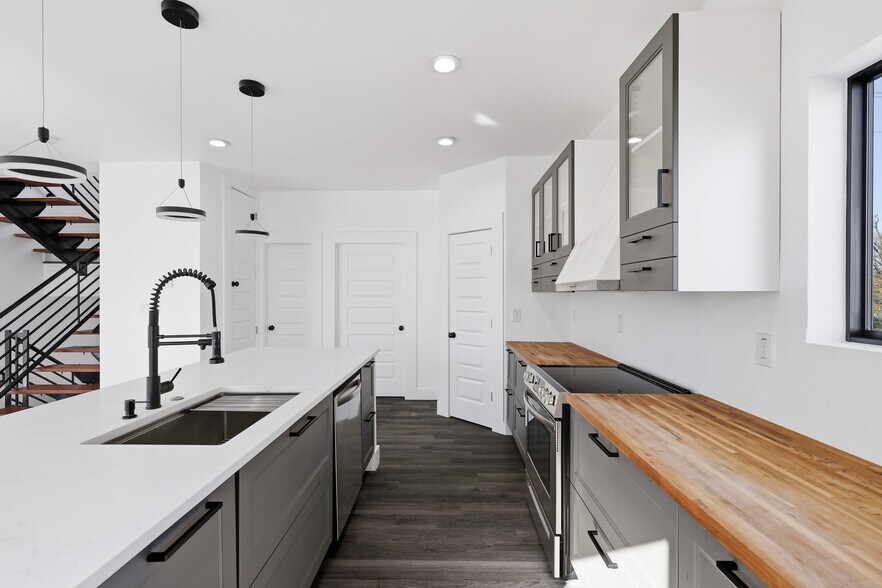 More Photos Of 1512 Wyoming St, San Antonio Apartments For Sale