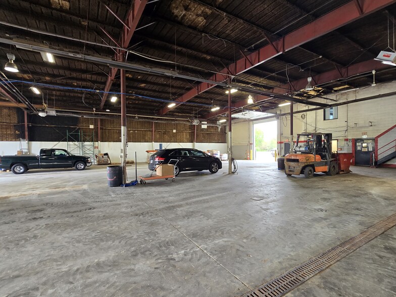 More Photos Of 8310 Airport Hwy, Holland Warehouse For Sale