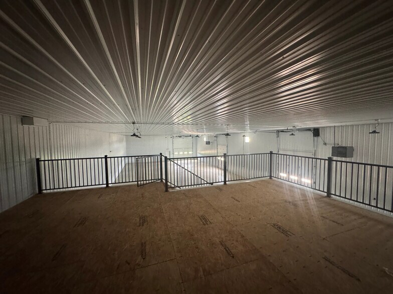 More Photos Of 14991 Industrial Dr, Smithville Light Manufacturing For Lease
