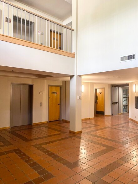 More Photos Of 10 Hoohui Rd, Lahaina Office For Lease