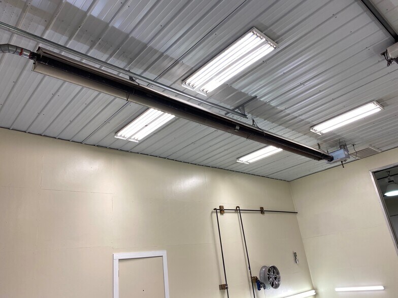 More Photos Of 529 32nd St, Parkersburg Warehouse For Lease