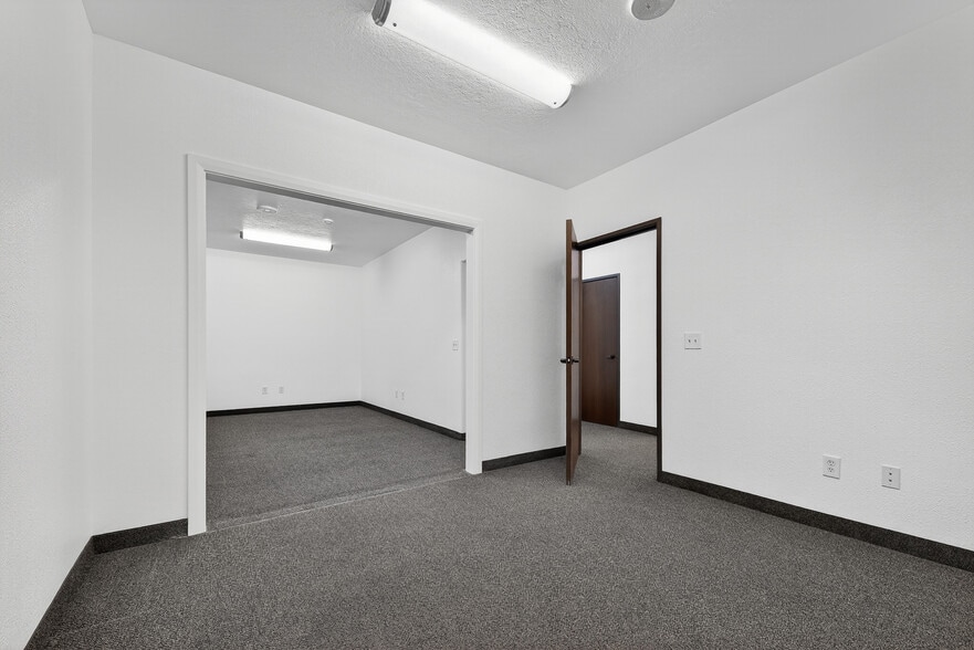 More Photos Of 2563 S Five Mile Ave, Boise Office Residential For Lease
