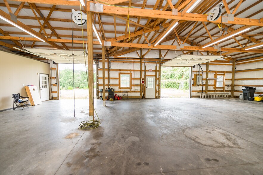 More Photos Of 2648 Rainbow Lake Rd, Inman Flex For Sale