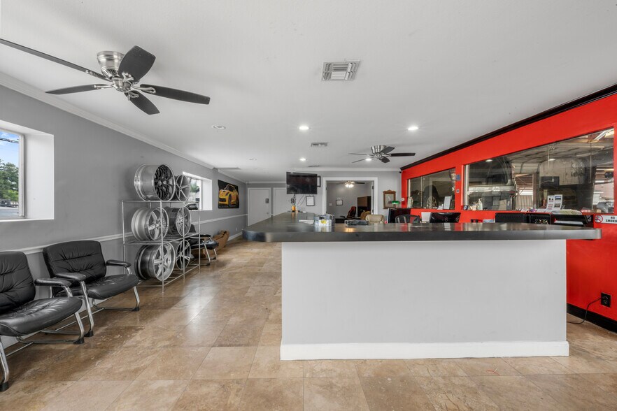 Primary Photo Of 658 Aldine Mail Route Rd, Houston Auto Repair For Sale