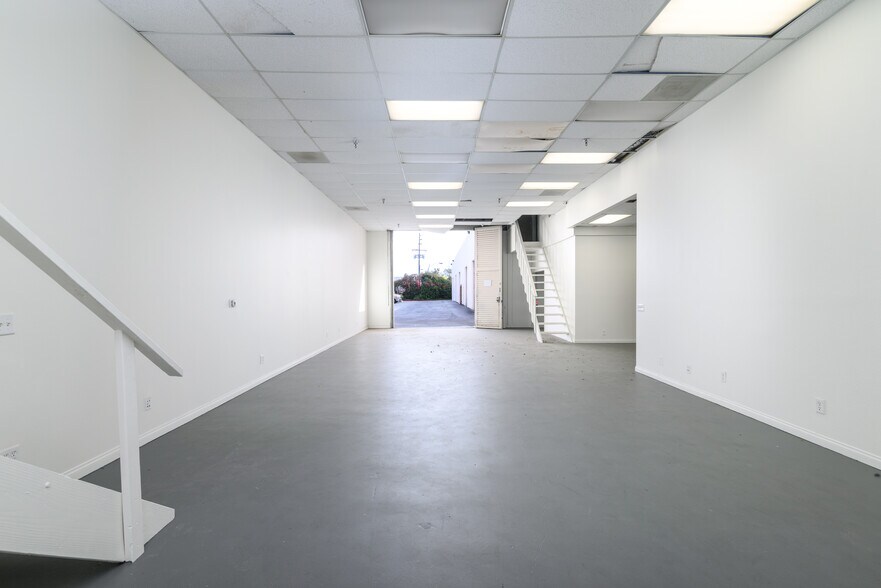 More Photos Of 2368 Eastman Ave, Ventura Distribution For Sale