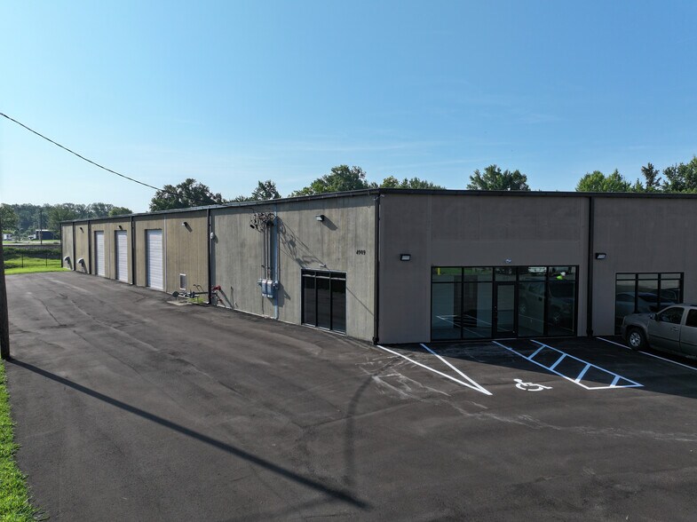 More Photos Of 4909 Jack Huffman Blvd, Millington Flex For Lease