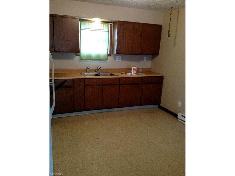 More Photos Of 829 Prospect Cir, Ashtabula Apartments For Sale