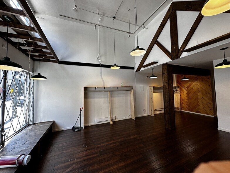 More Photos Of 326-330 W Cordova St, Vancouver Storefront Retail Office For Lease