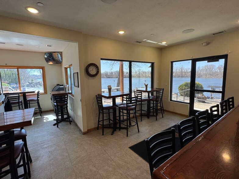 More Photos Of 501 Lake Ave, Fairmont Restaurant For Sale