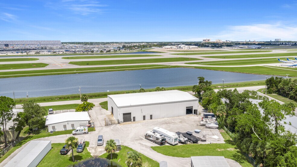 More Photos Of 2393 Bellevue Avenue Ext, Daytona Beach Self Storage For Lease