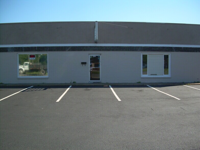 More Photos Of 3144 Victory Blvd, Portsmouth Auto Repair For Lease