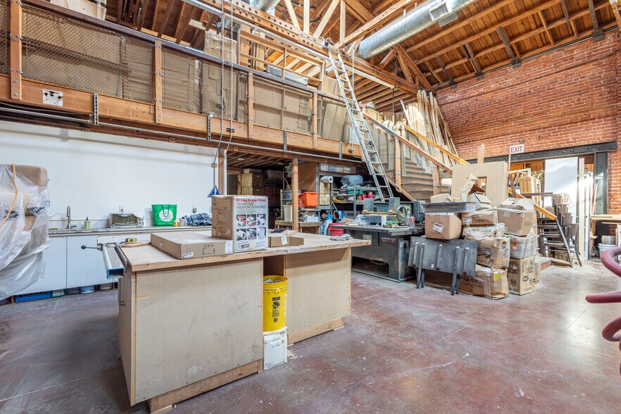 More Photos Of 4621 W Washington Blvd, Los Angeles Warehouse For Lease