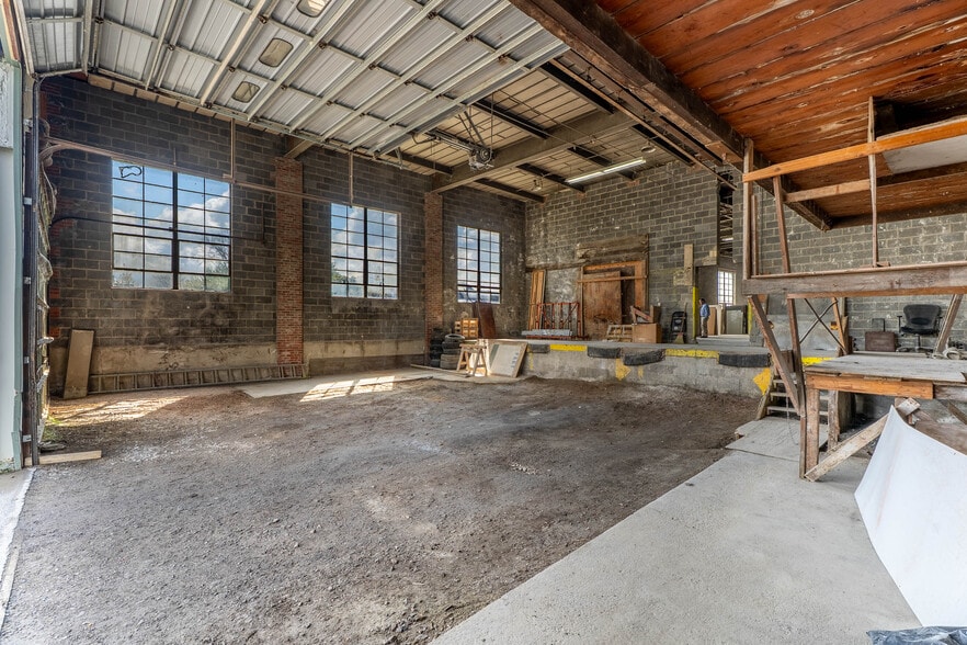 More Photos Of 1085 E Delavan Ave, Buffalo Warehouse For Sale