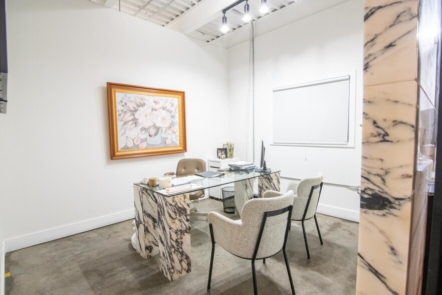 More Photos Of 1921 5th Ave S, Saint Petersburg Warehouse For Lease