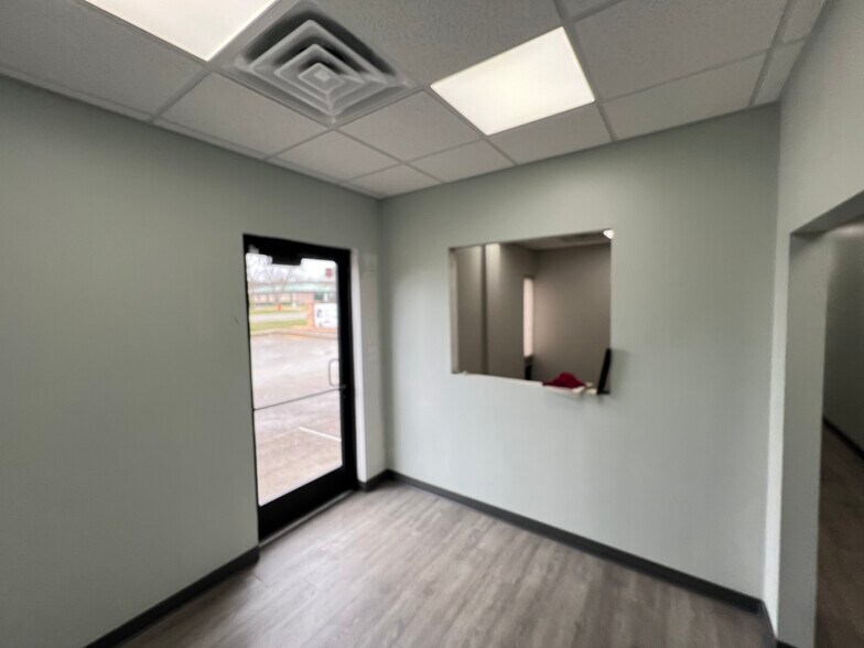 More Photos Of 105 Industrial Blvd, Rainbow City Warehouse For Lease