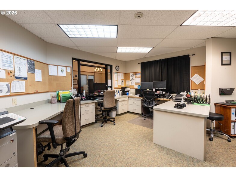 More Photos Of , Coos Bay Office For Sale