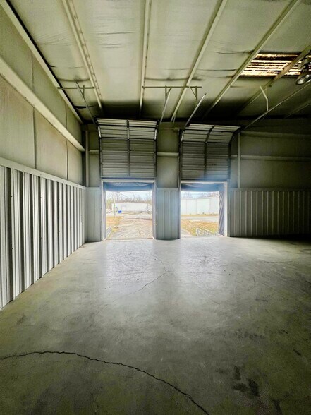 More Photos Of 3123 Cedar Park, Greensboro Warehouse For Lease