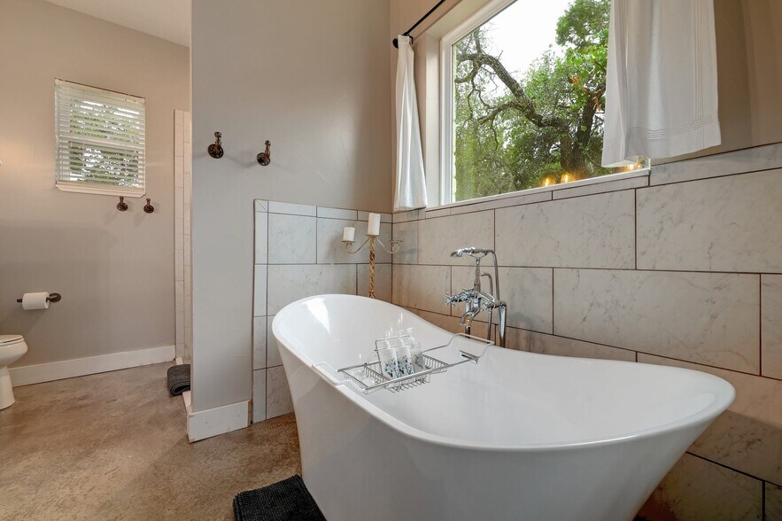 More Photos Of 7400 McGregor Ln, Dripping Springs Hotel For Sale