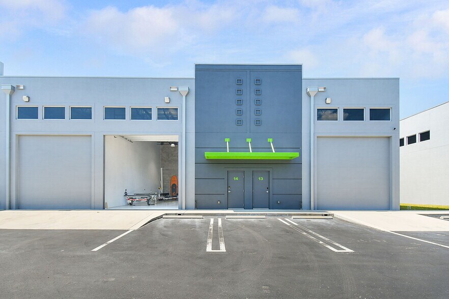 More Photos Of 861 NE Industrial Blvd, Jensen Beach Warehouse For Sale