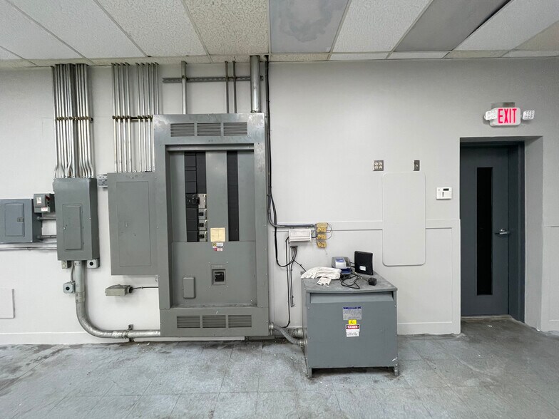 More Photos Of 750 N Price Rd, Sugar Hill Distribution For Lease