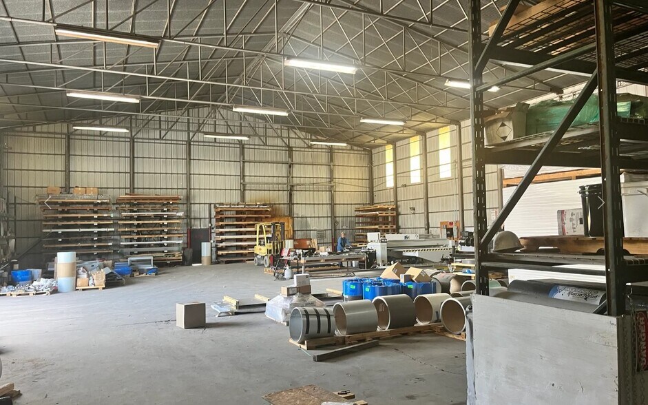 More Photos Of 2130 S Burleson Blvd, Burleson Warehouse For Lease