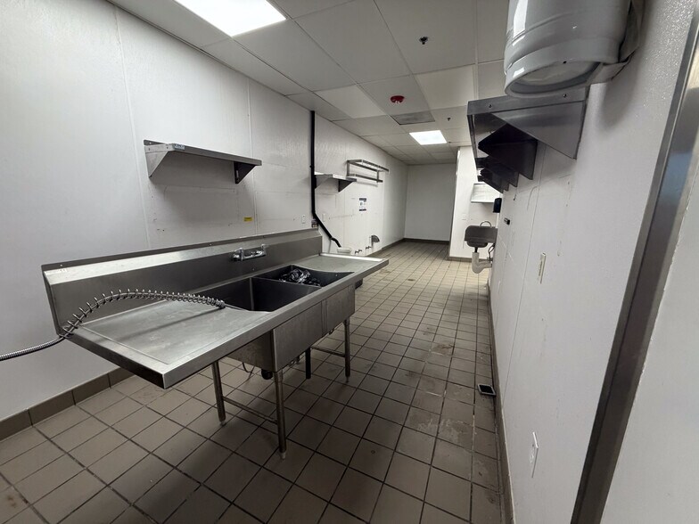 More Photos Of 44204-44276 10th St W, Lancaster Unknown For Lease