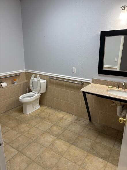 More Photos Of 222 E Eufaula St, Norman Office For Lease