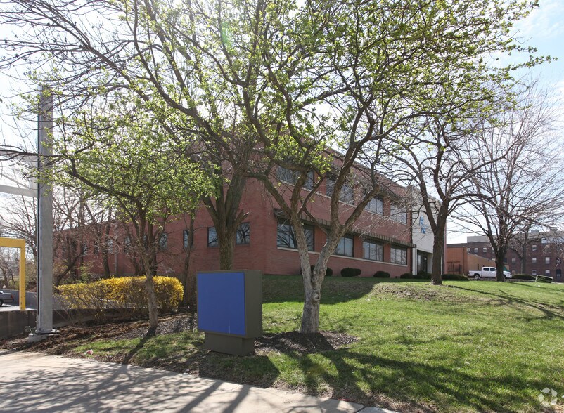 More Photos Of 3131 Broadway St, Kansas City Medical For Sale