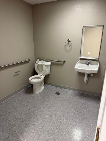 More Photos Of 120 Carter Blvd, Polk City Storefront Retail Office For Lease