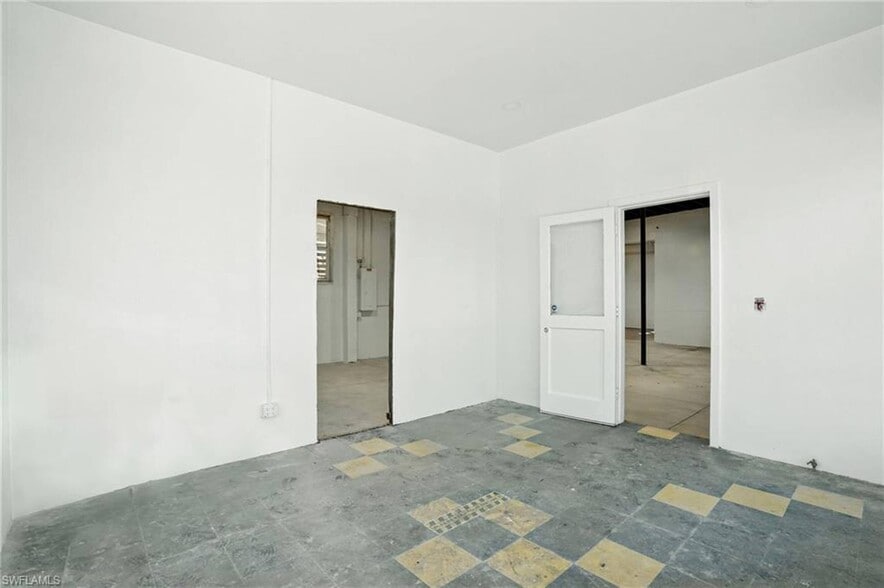 More Photos Of 19003 San Carlos Blvd, Fort Myers Service Station For Sale