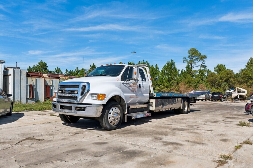 More Photos Of 1304 W 19th St, Panama City Auto Repair For Sale