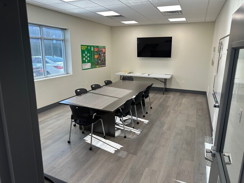 More Photos Of 1000 Randall Ct, Export Warehouse For Lease