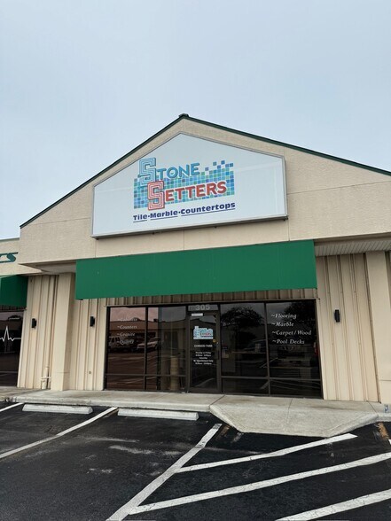 Primary Photo Of 297-311 Airport Pulling Rd N, Naples Warehouse For Lease