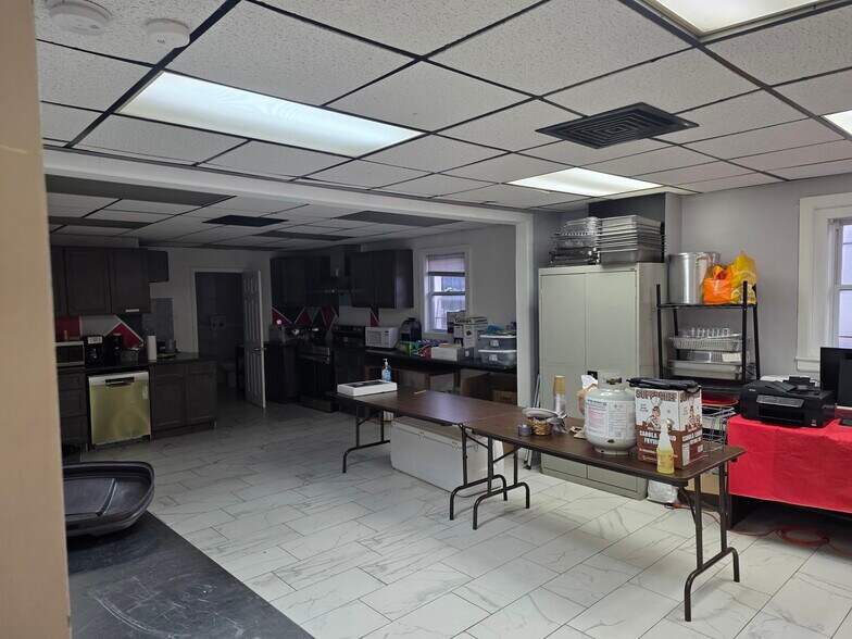 More Photos Of 216 W Hampton Ave, Capitol Heights Light Distribution For Sale
