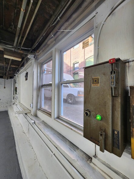 More Photos Of 100 Business St, Hyde Park Unknown For Lease