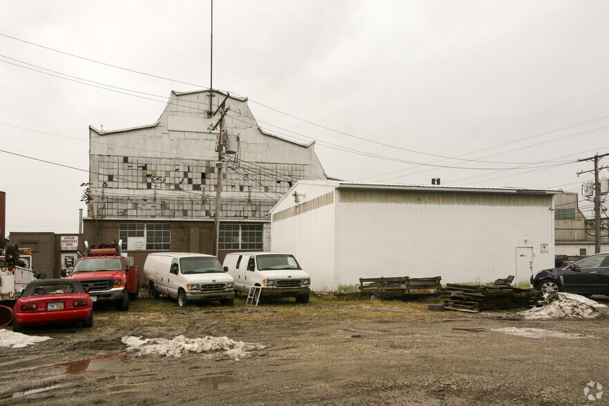 More Photos Of 1 W Interstate St, Bedford Warehouse For Lease
