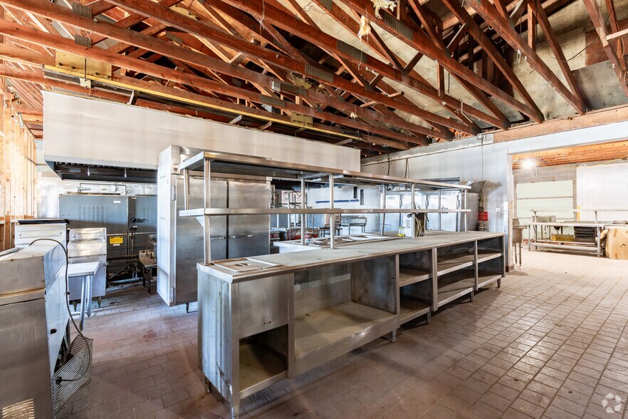 More Photos Of 950 J Clyde Morris Blvd, Newport News Hotel For Sale